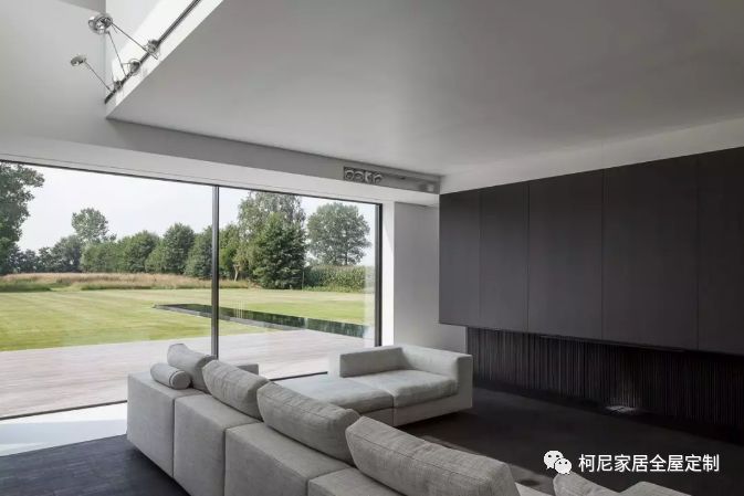 极少 极美