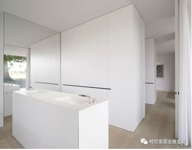 极少 极美