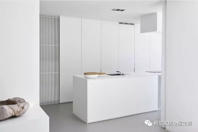 极少 极美