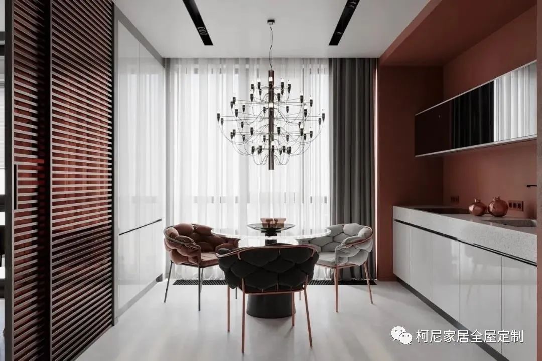 轻奢高级灰和酒红色的碰撞