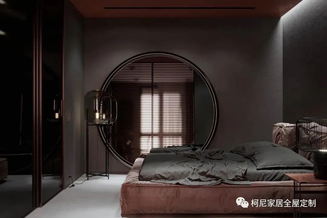 轻奢高级灰和酒红色的碰撞